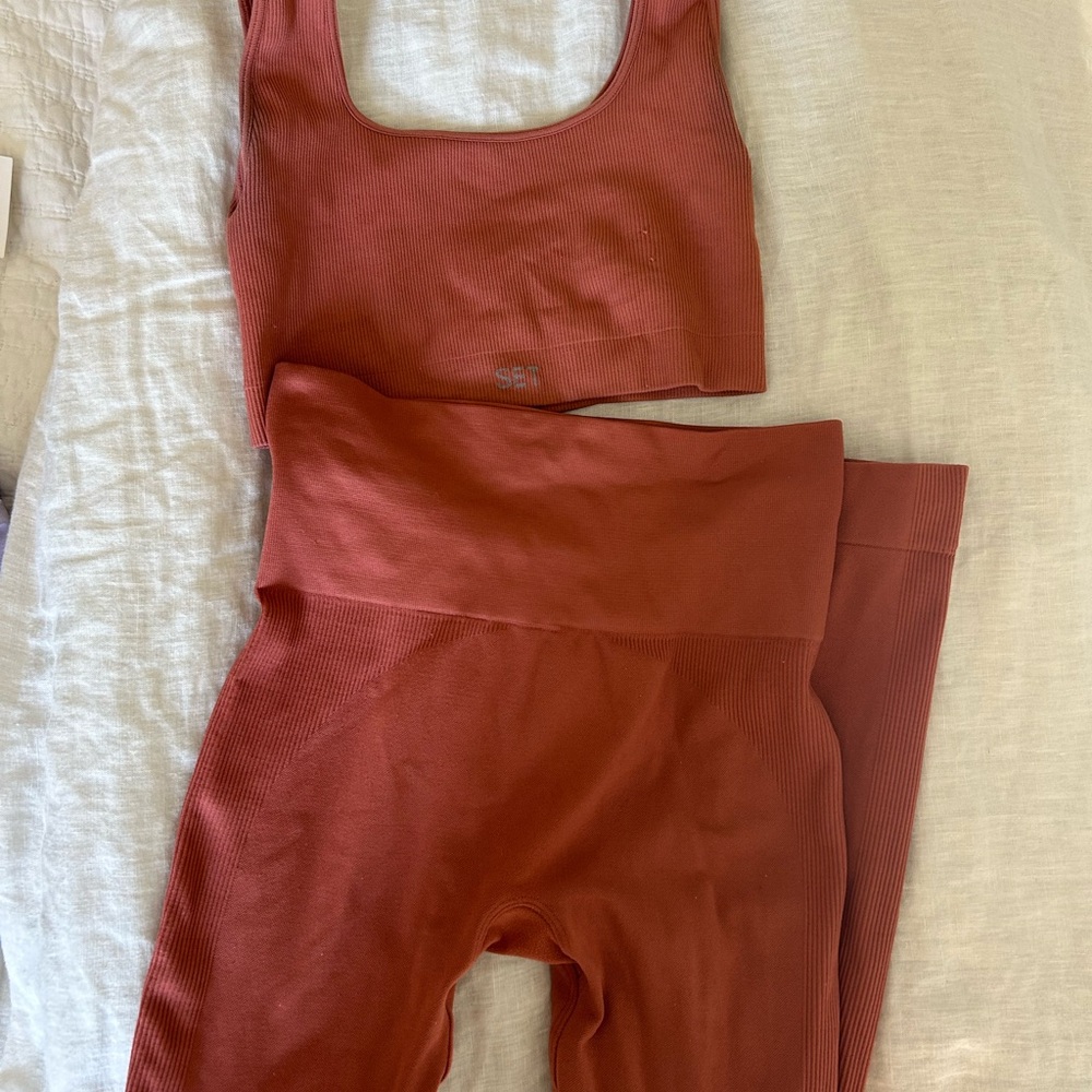SET Active Rust Leggings and Top Set
